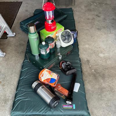 G2195 Large Camping Lot with Therm a Rest Pads
