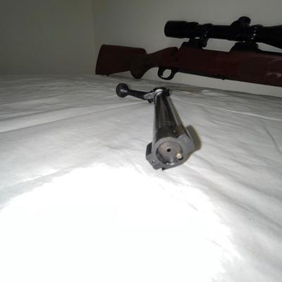 S2165 Winchester Model 70XTR .243 caliber- Featherweight Bolt Action Rifle w/Scope
