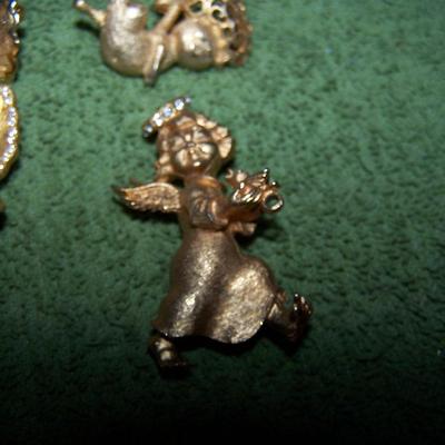 LOT 8 WONDERFUL COLLECTIBLE CHRISTMAS ANGEL PINS