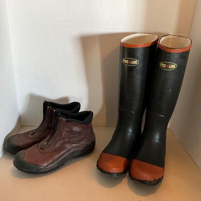 G2203 Pair of Proline Mens size 7 and Ladies Clark's Leather Boots size 8