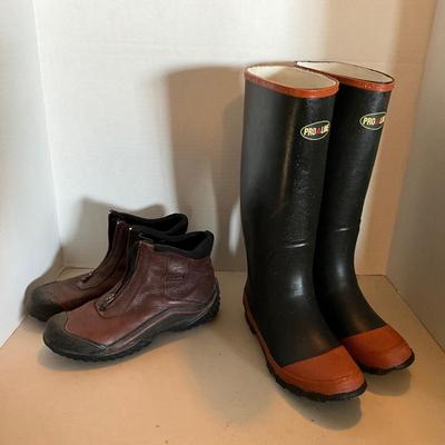 G2203 Pair of Proline Mens size 7 and Ladies Clark's Leather Boots size 8