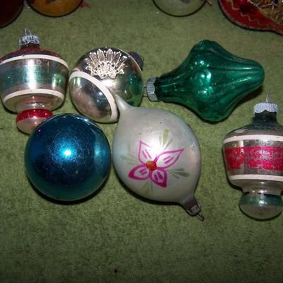 LOT 11  LOVELY VINTAGE CHRISTMAS FANCY GLASS ORNAMENTS