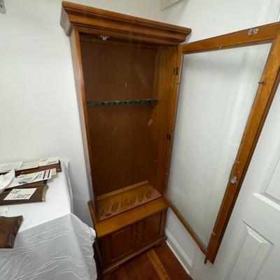 S2169 Wooden Gun Cabinet with Locking Glass Door
