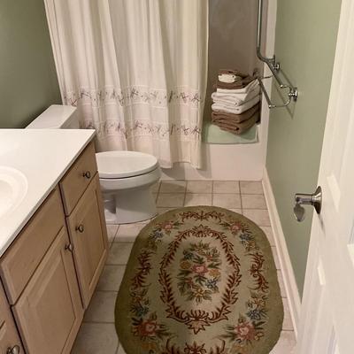 UB2212 Lot of Dragonfly Bathroom Decor with Hooked Rug