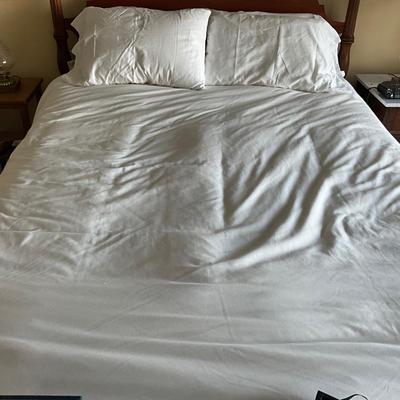 UB2215 Queen White Cuddledown Comforter with Duvet