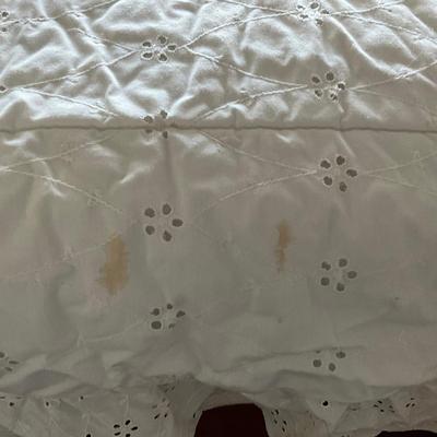 UB2216 Full Size White Eyelet Spread with Lavender Leopard Print Throw Blanket