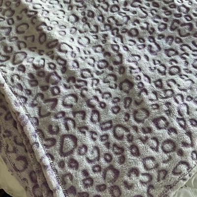 UB2216 Full Size White Eyelet Spread with Lavender Leopard Print Throw Blanket
