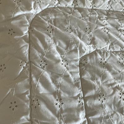 UB2216 Full Size White Eyelet Spread with Lavender Leopard Print Throw Blanket