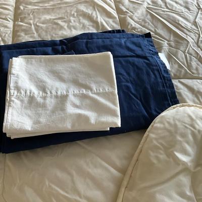 UB2217 Queen Comforter with Navy Blue Flat Sheet and Pillowcases