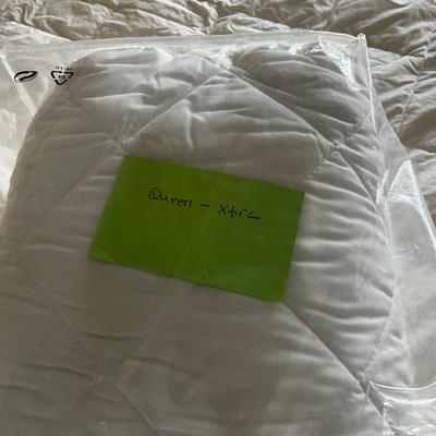 UB2218 Woolrich Down Comforter with Mattress Cover Sheets and Pillow Cases