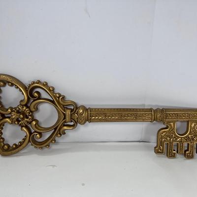 Syroco Mid century Gold Key