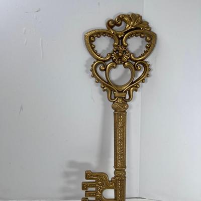 Syroco Mid century Gold Key