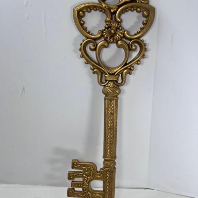 Syroco Mid century Gold Key