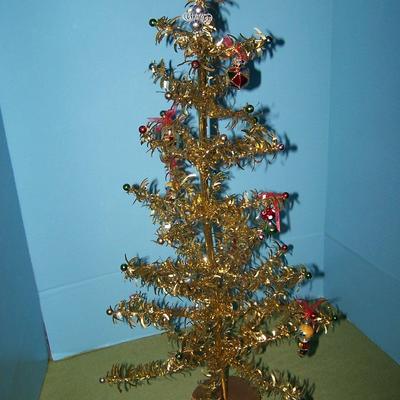LOT 31  FABULOUS VINTAGE FOIL CHRISTMAS TREE