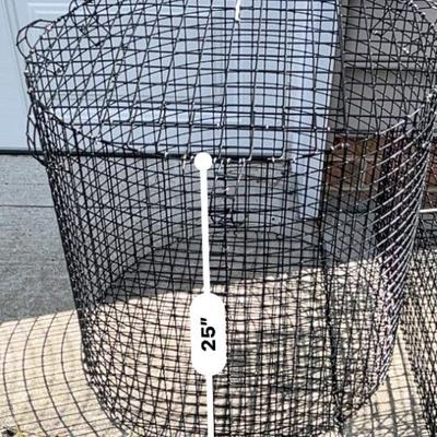 S2171 Pair of Epoxy Coated Wire Crab Keepers