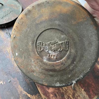 Bayou Classic Cast Iron Dutch Oven