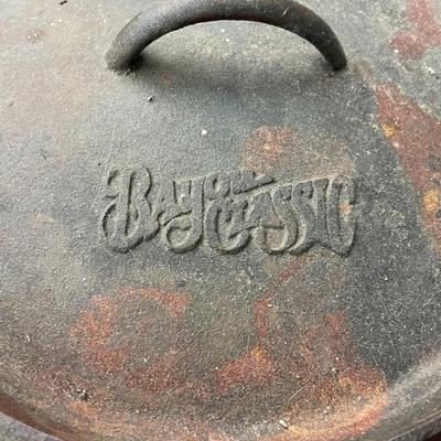 Bayou Classic Cast Iron Dutch Oven