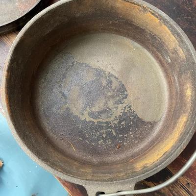 Bayou Classic Cast Iron Dutch Oven