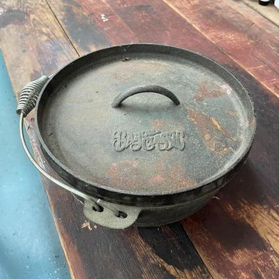 Bayou Classic Cast Iron Dutch Oven