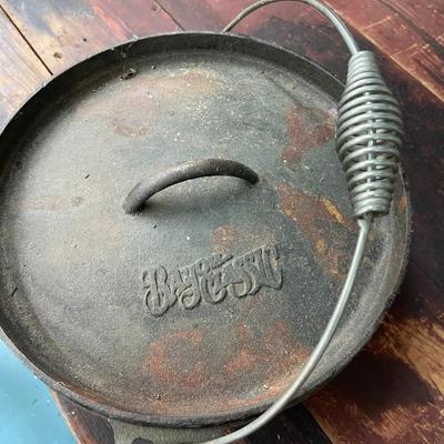 Bayou Classic Cast Iron Dutch Oven