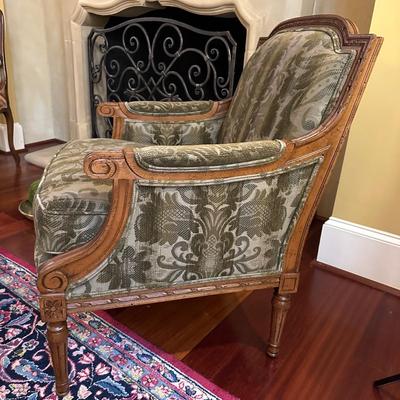 Baker Furniture Pair of Carved French Style Upholstered Chairs (SR-KL)