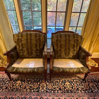 Baker Furniture Pair of Carved French Style Upholstered Chairs (SR-KL)