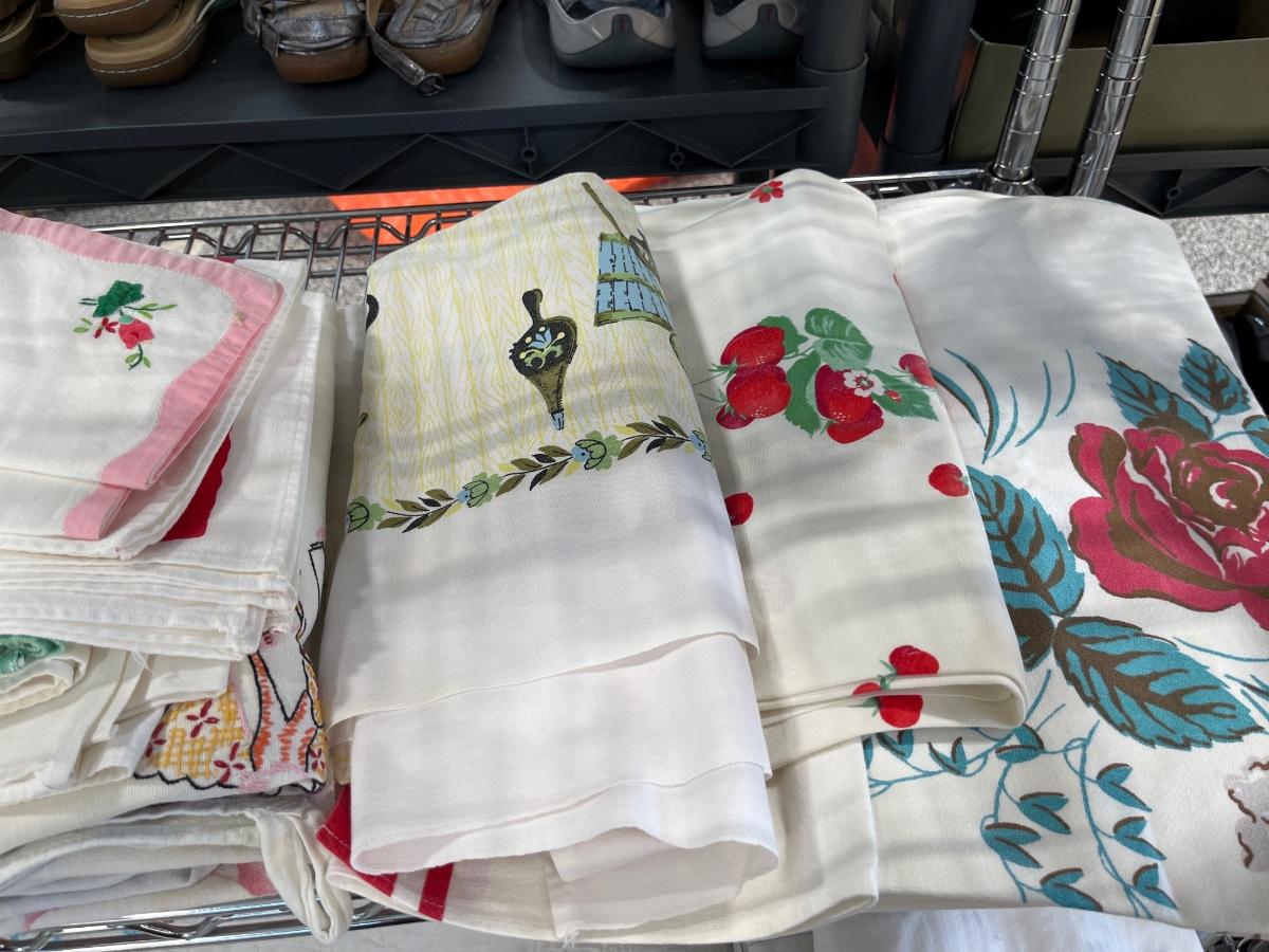 53 Vintage table linens