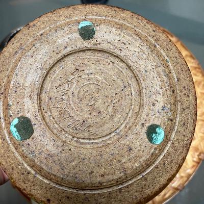 2 dishes - one greenish, one darker blue
