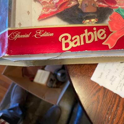 1996 Holiday Barbie 1st Brunette