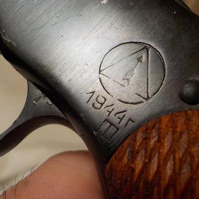 Russian IZHEVSK , M 1895 CCCP 7.62 x 38R Nagant revolver & accessories.est. $150 to $420.