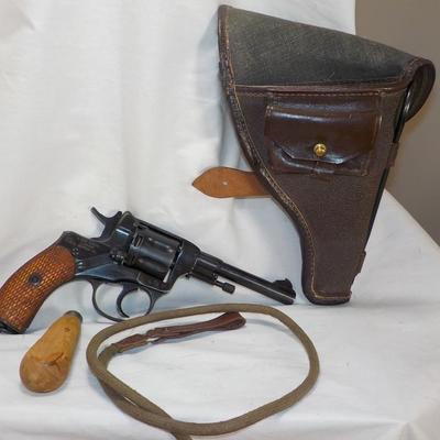 Russian IZHEVSK , M 1895 CCCP 7.62 x 38R Nagant revolver & accessories.est. $150 to $420.