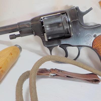 Russian IZHEVSK , M 1895 CCCP 7.62 x 38R Nagant revolver & accessories.est. $150 to $420.