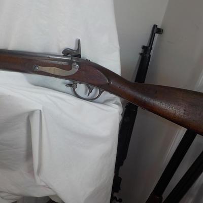 Real 1833 Hall Musketoon rifle Middletown Ct, .58 cal., smooth bore.est $400 to $800.