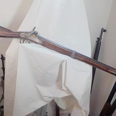 Real 1833 Hall Musketoon rifle Middletown Ct, .58 cal., smooth bore.est $400 to $800.