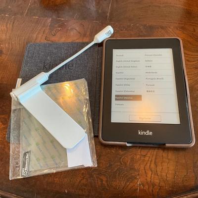 LR2224 Amazon Kindle with Book Light