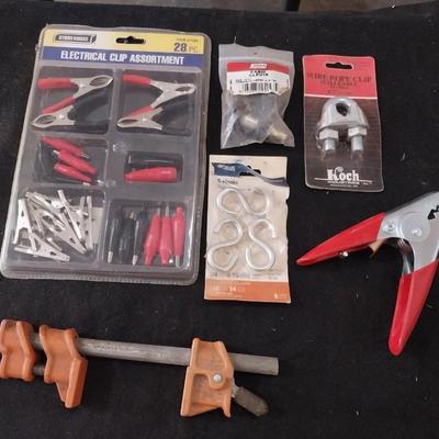PACKAGES OF CLAMPS AND HOOKS