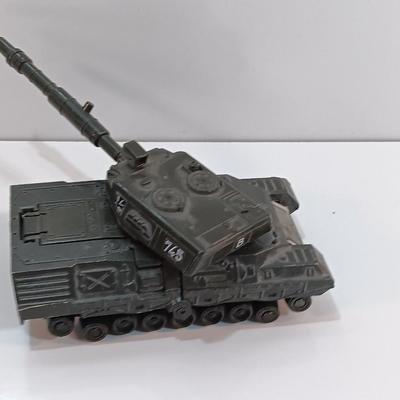 Military toys ERTL 12U-745 US Army Tank and Bandai, Japan 1983 German Toy Tank