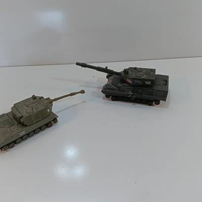 Military toys ERTL 12U-745 US Army Tank and Bandai, Japan 1983 German Toy Tank