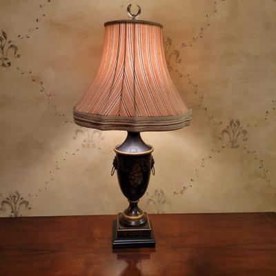 Urn Style Chelsea House Lamp (E-DW)