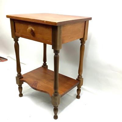 1017 Vintage Pine Side/End Table