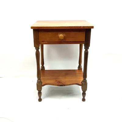 1017 Vintage Pine Side/End Table