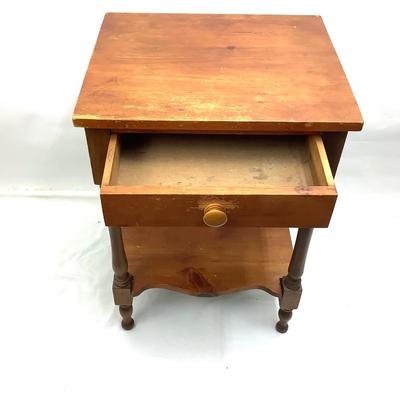 1017 Vintage Pine Side/End Table