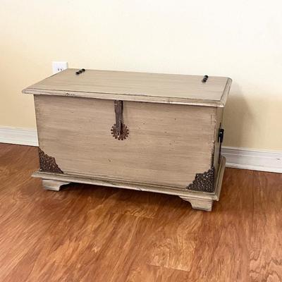Tan Painted Storage Chest ~ *Read Details