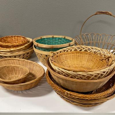 Wicker plate holders & small baskets