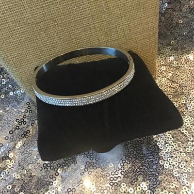 Beautiful Hinged Rhinestone Design Bracelet