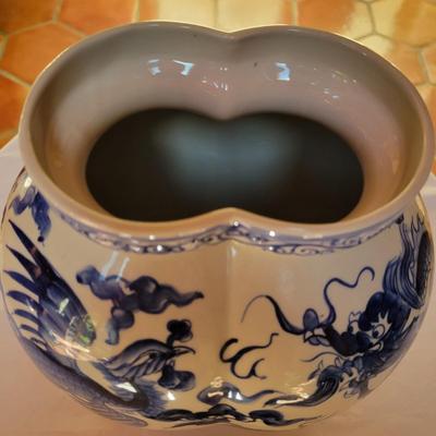 Chinese Porcelain Yongle Style Urn and Teapot (K-DW)