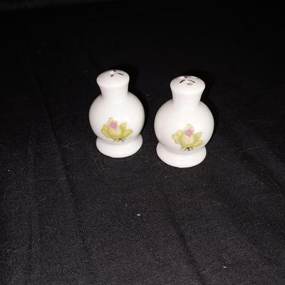 VINTAGE SALT AND PEPPER SHAKER COLLECTION
