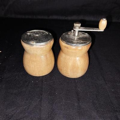 VINTAGE SALT AND PEPPER SHAKER COLLECTION