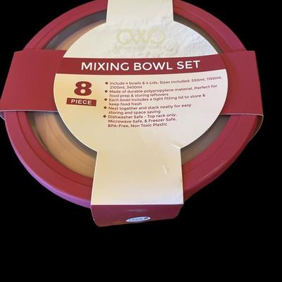 8 Piece Mixing Bowl Set NIB
