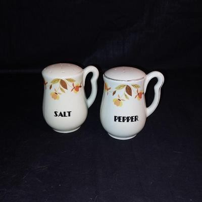 ANTIQUE HALL CHINA BY JEWEL "AUTUMN LEAF" GRAVEY BOAT - SALT & PEPPER - HOT PAD
